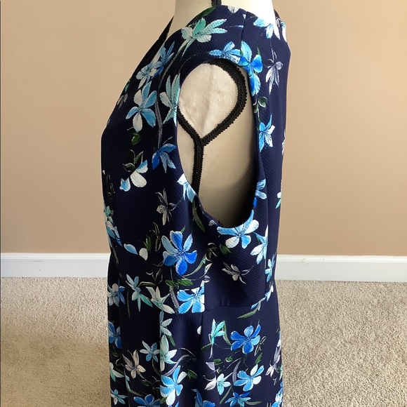 Floral navy fit and flare dress - Picture 3 of 6